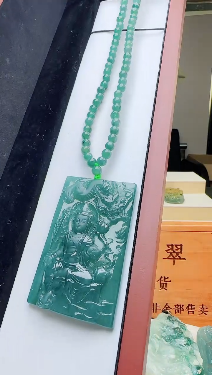 颈饰未镶嵌翡翠多样性发其中一