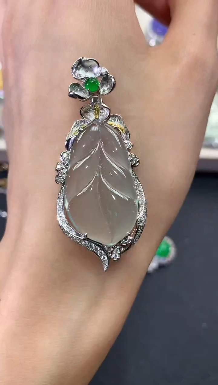 【闪购商品】翡翠吊坠(不含链)18K金镶嵌w133        