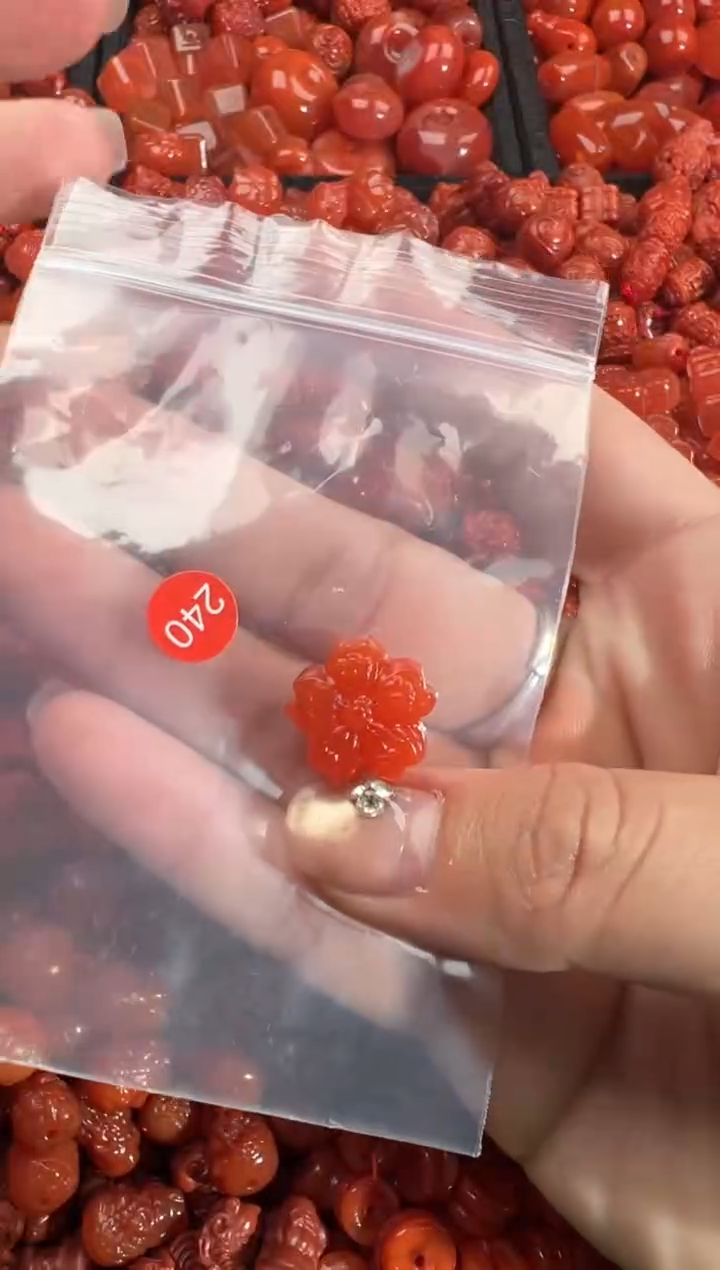 南红玛瑙未镶嵌颈饰1