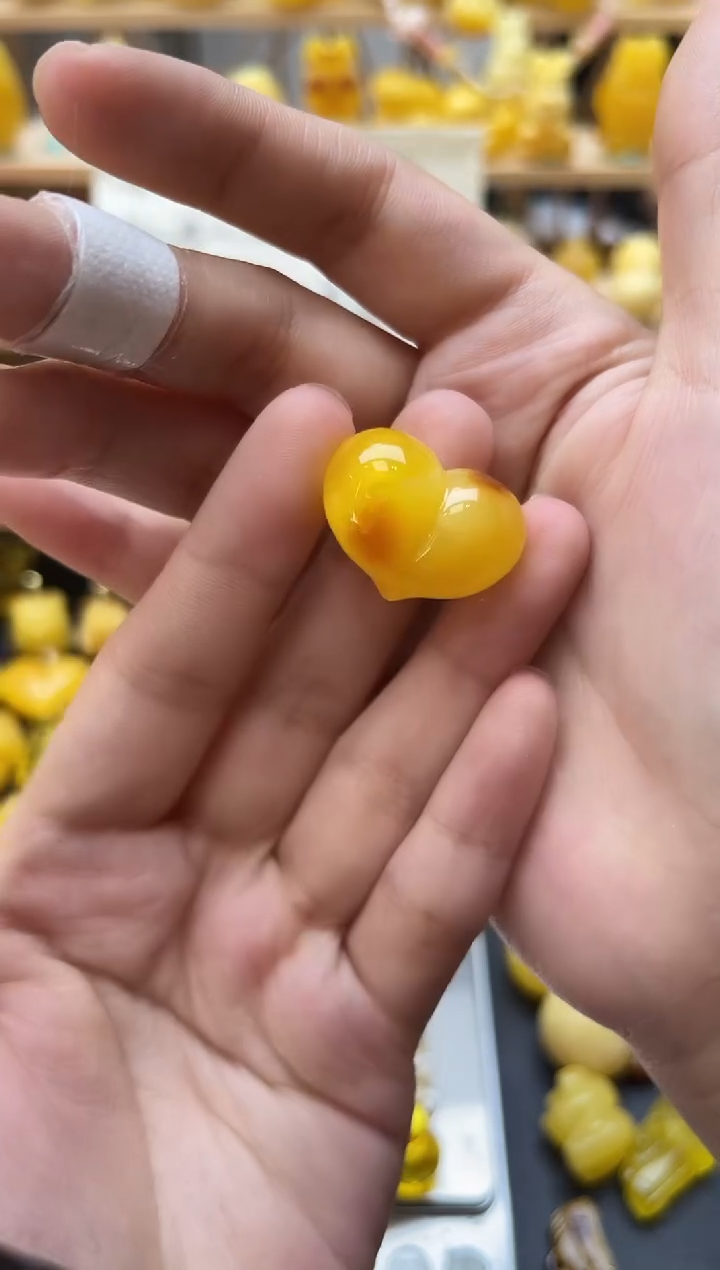 琥珀未镶嵌珠宝奇石081琥珀蜜蜡微瑕