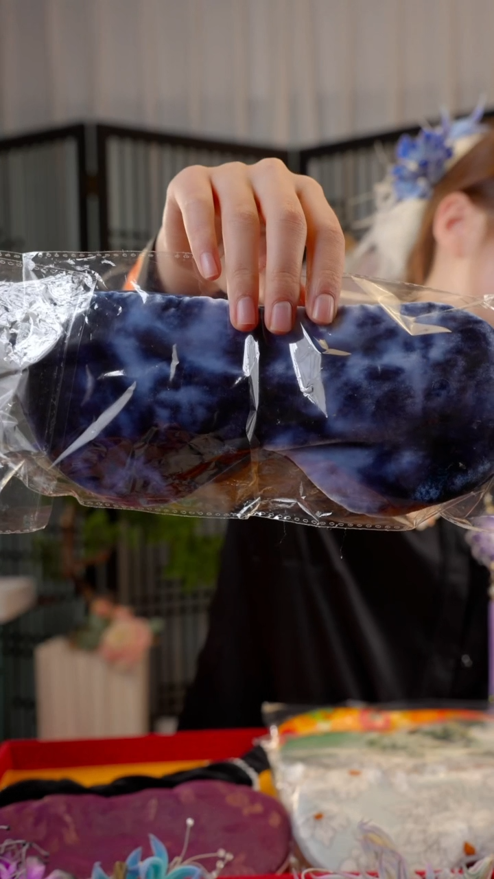 刺绣日**润非遗绒花苏绣饰品