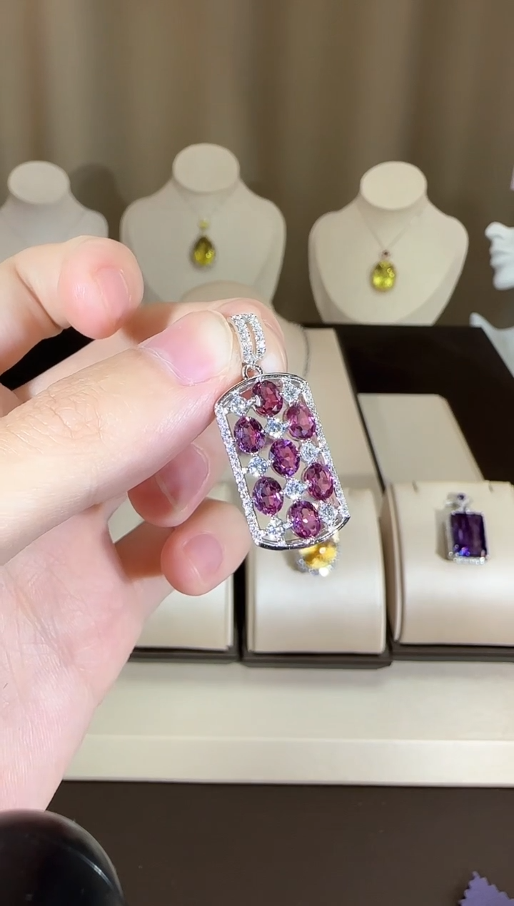 【闪购商品】石榴石颈饰银S925镶嵌14*30mm