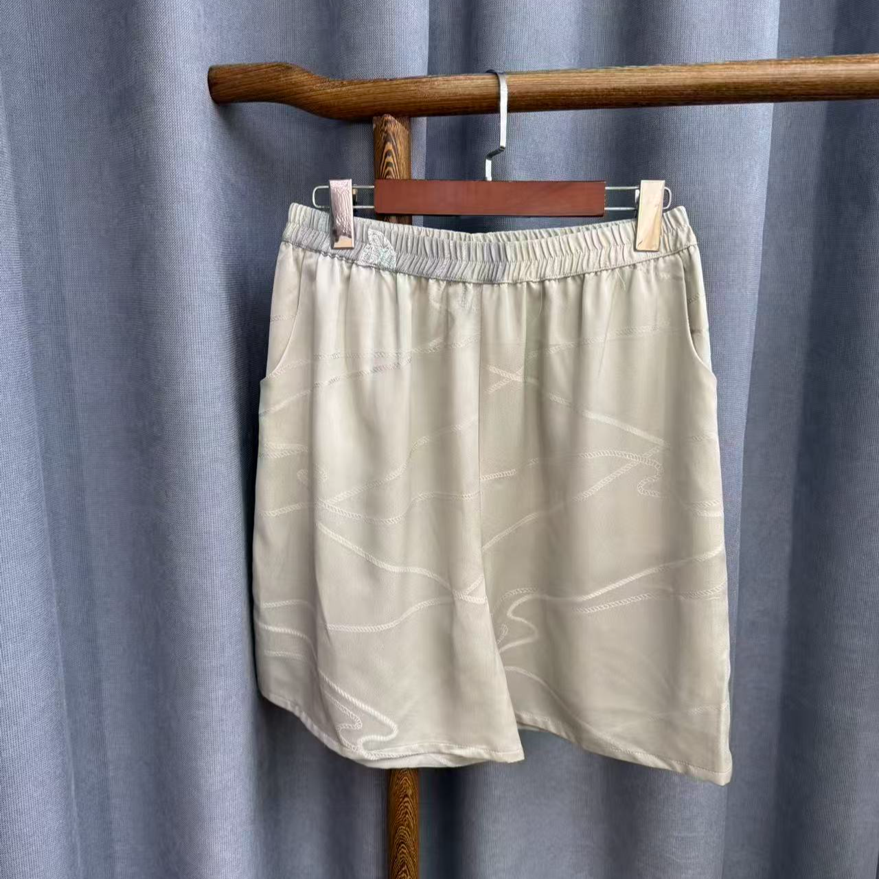 秋季新款简约百搭宽松桑蚕丝直筒短裤女Z350