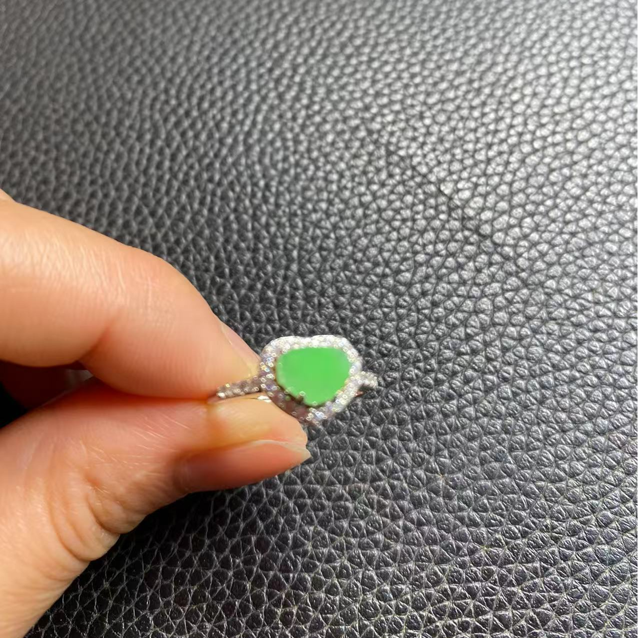 缅甸天然翡翠A货爱心戒指