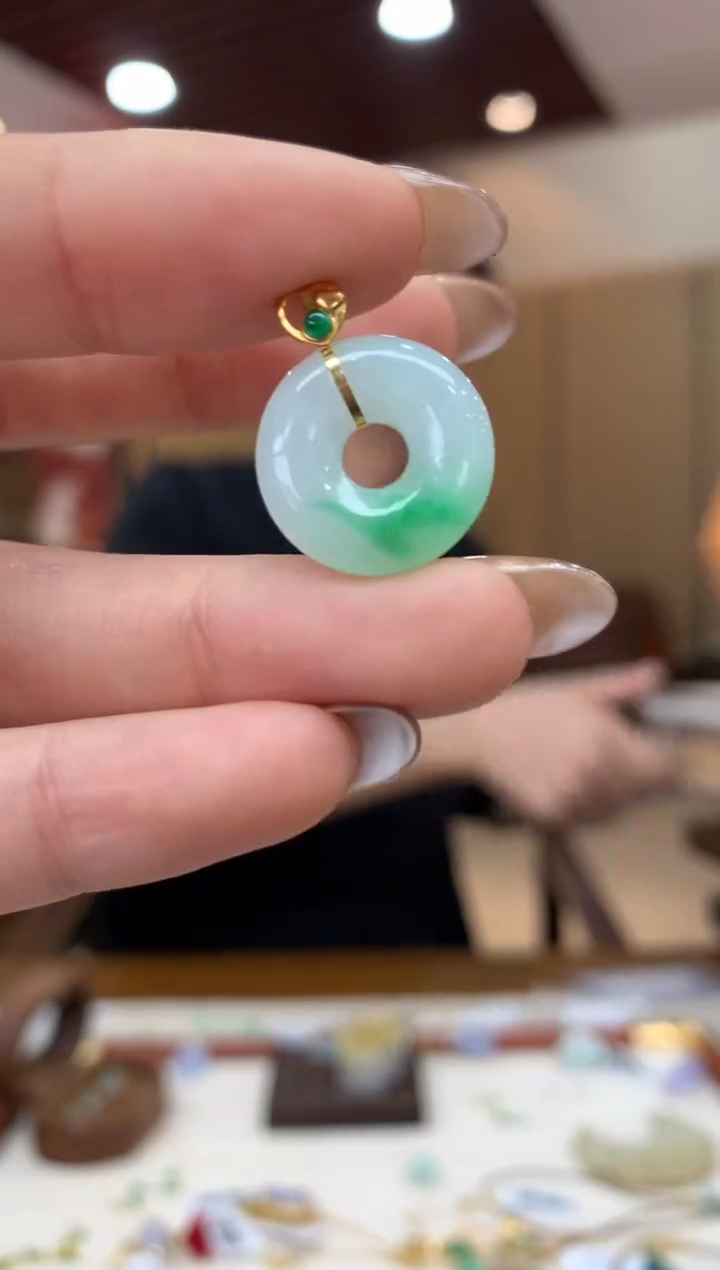 吊坠(不含链)18K金镶嵌翡翠甜甜圈