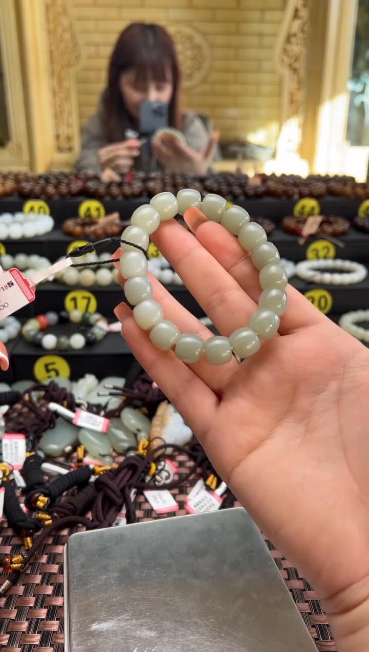 【闪购商品】和田玉手串未镶嵌且末料青白玉老型珠卡11*12手串