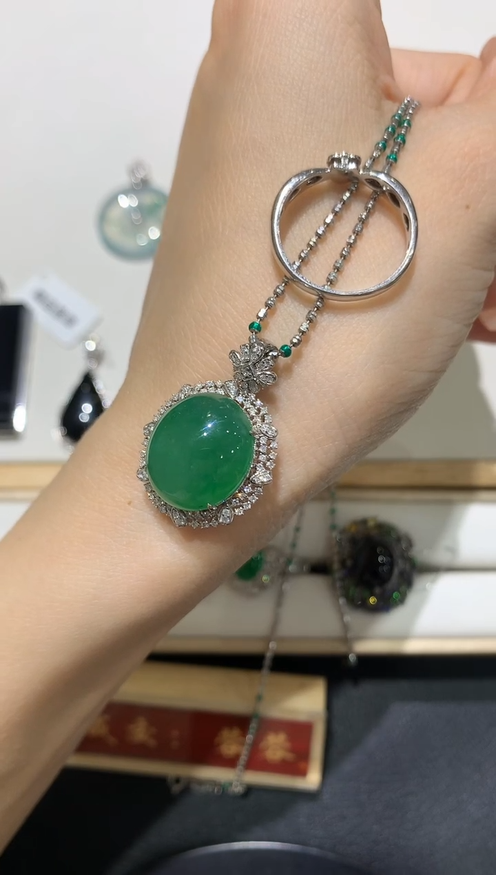 【闪购商品】翡翠吊坠(不含链)18K金镶嵌团购2