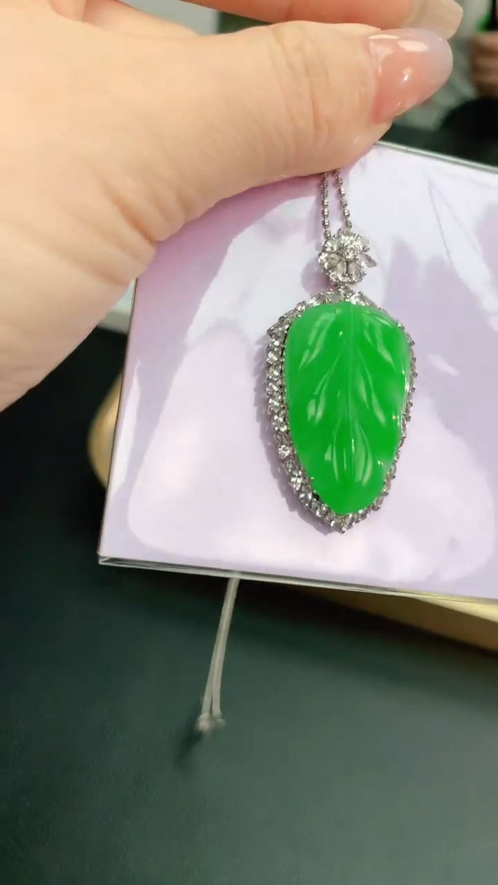 【闪购商品】翡翠颈饰18K金镶嵌赠礼盒证书 
