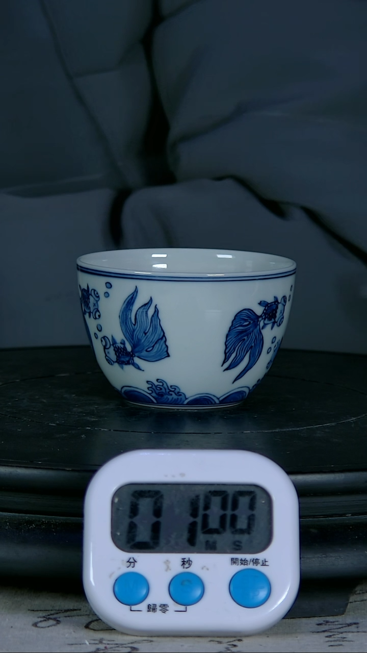 【闪购商品】杯青花精绘鱼藻图杯