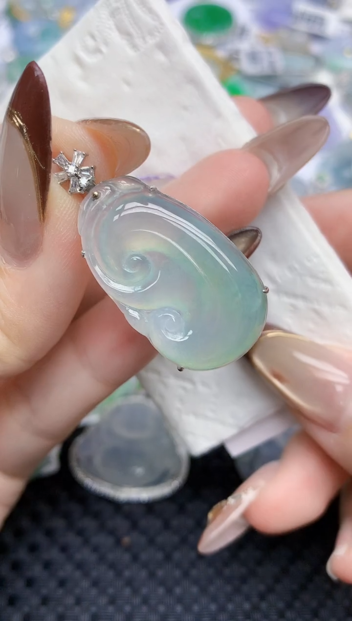 颈饰18K金镶嵌翡翠75   天然翡翠A货  百元以上9米证书费自理