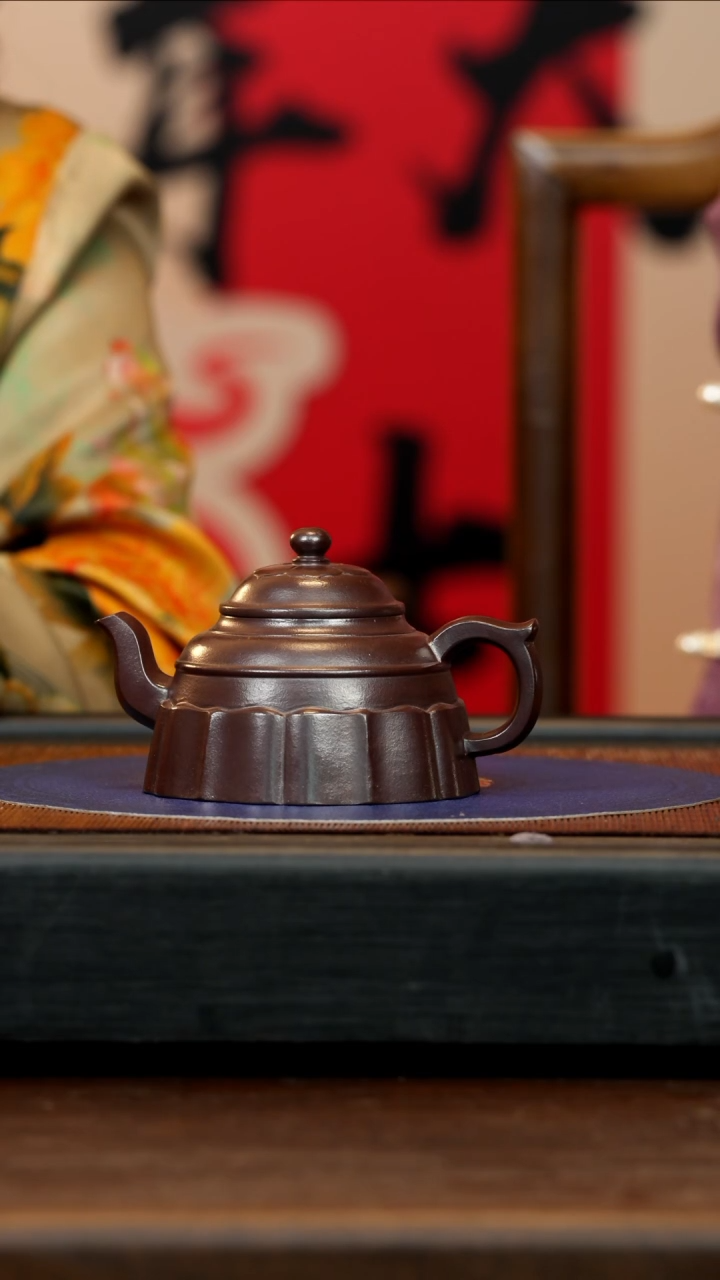 【闪购商品】紫砂茶壶YJY 铁皮石红 裙花 260cc