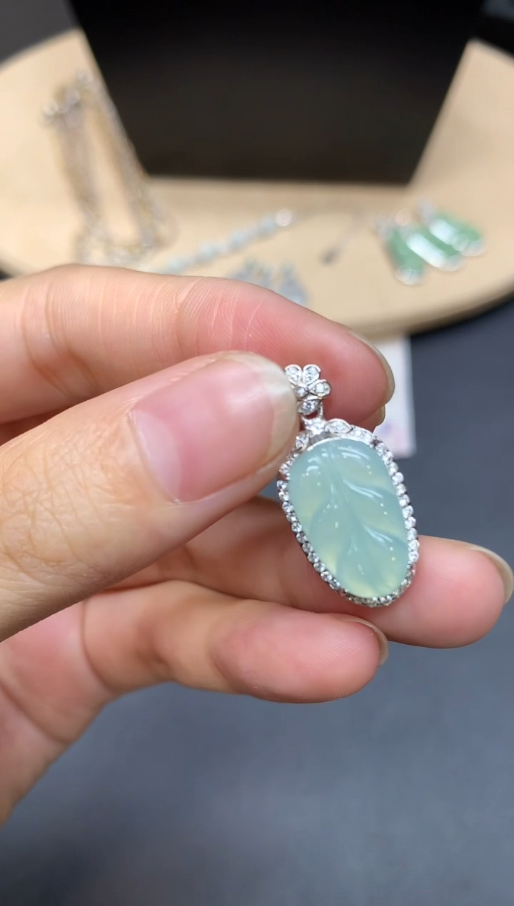 【闪购商品】翡翠吊坠(不含链)银S925镶嵌叶子【多样性发其一】