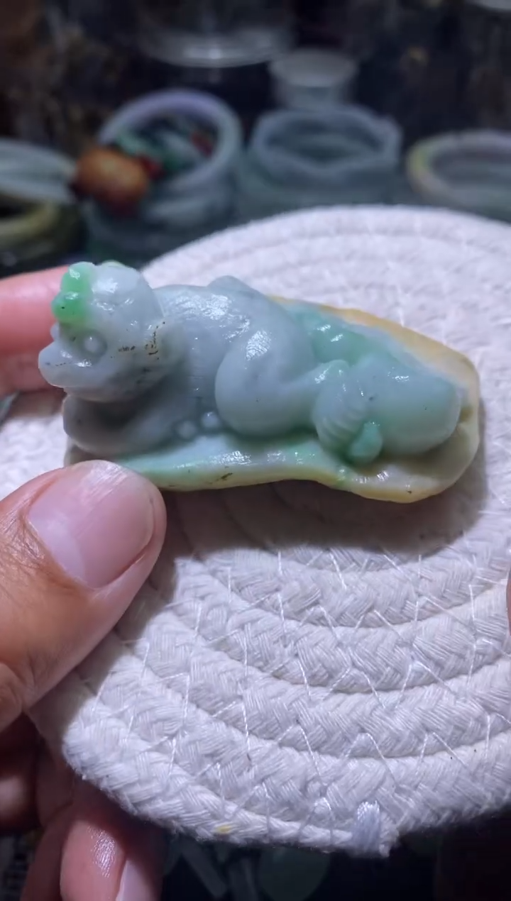 未镶嵌定制翡翠巨**团翡翠挂件