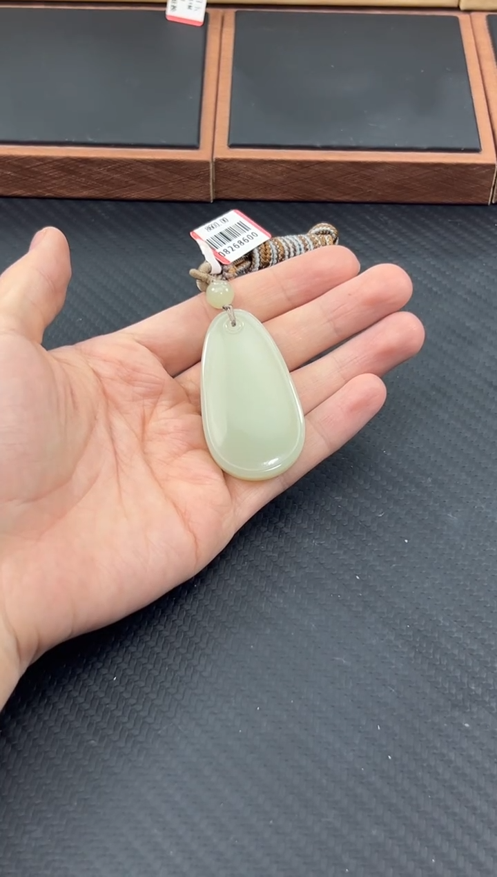 和田玉未镶嵌吊坠(赠链)且末微色差迪克兰吊坠一细
