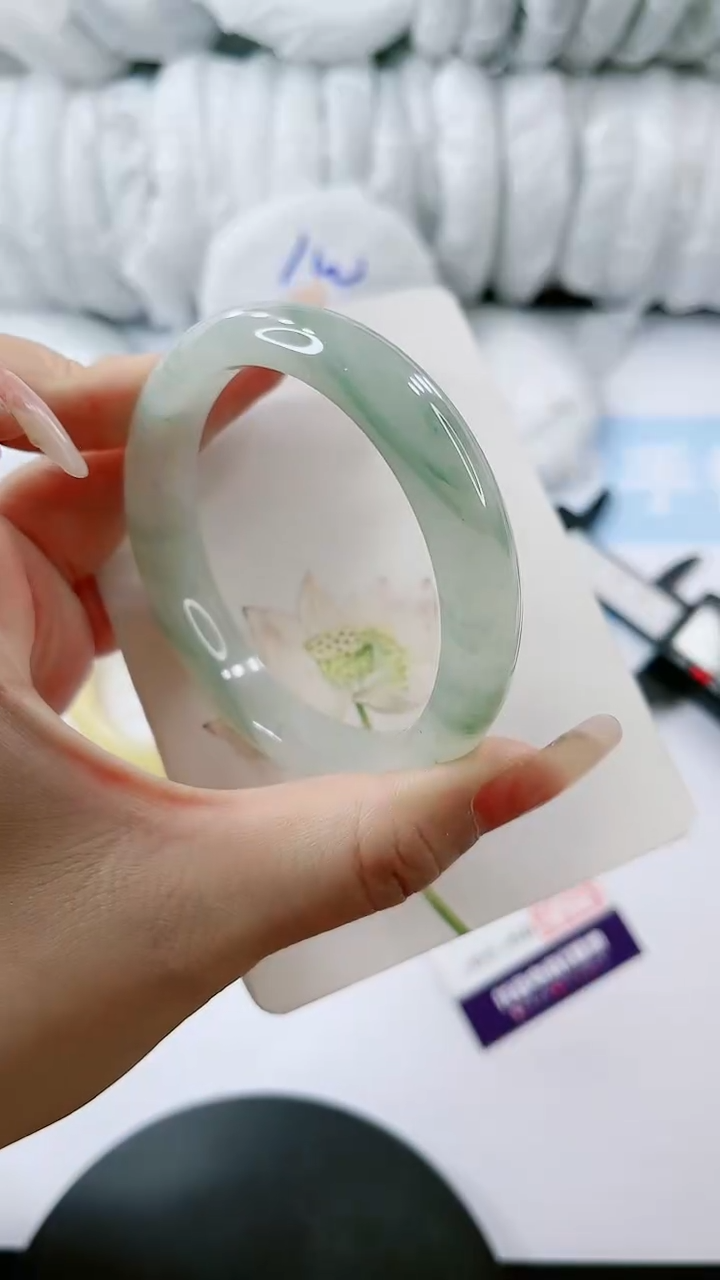 【闪购商品】石英质玉手镯未镶嵌多样性发货V568