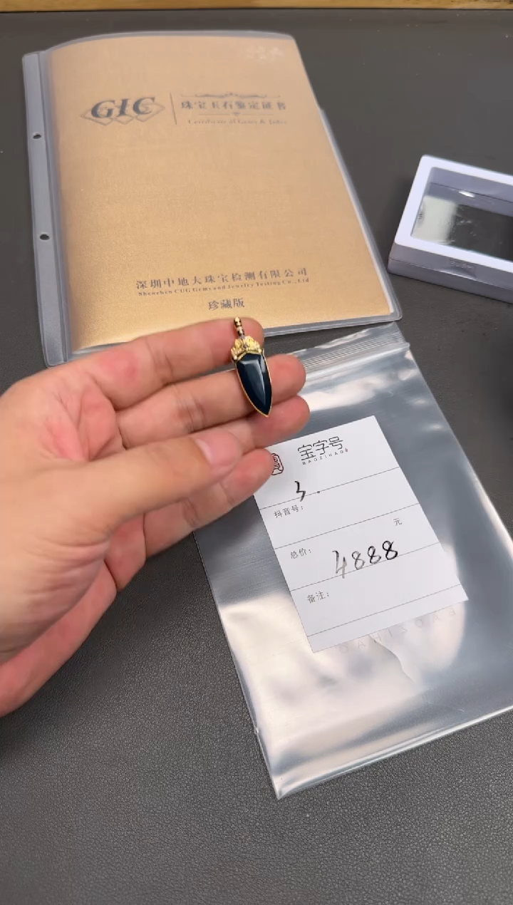 18K金镶嵌琥珀珠宝奇石197819781978