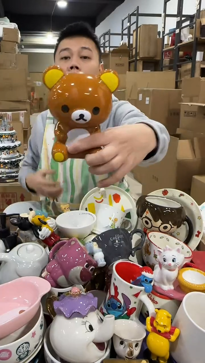 瓷片棕色轻松熊钱罐