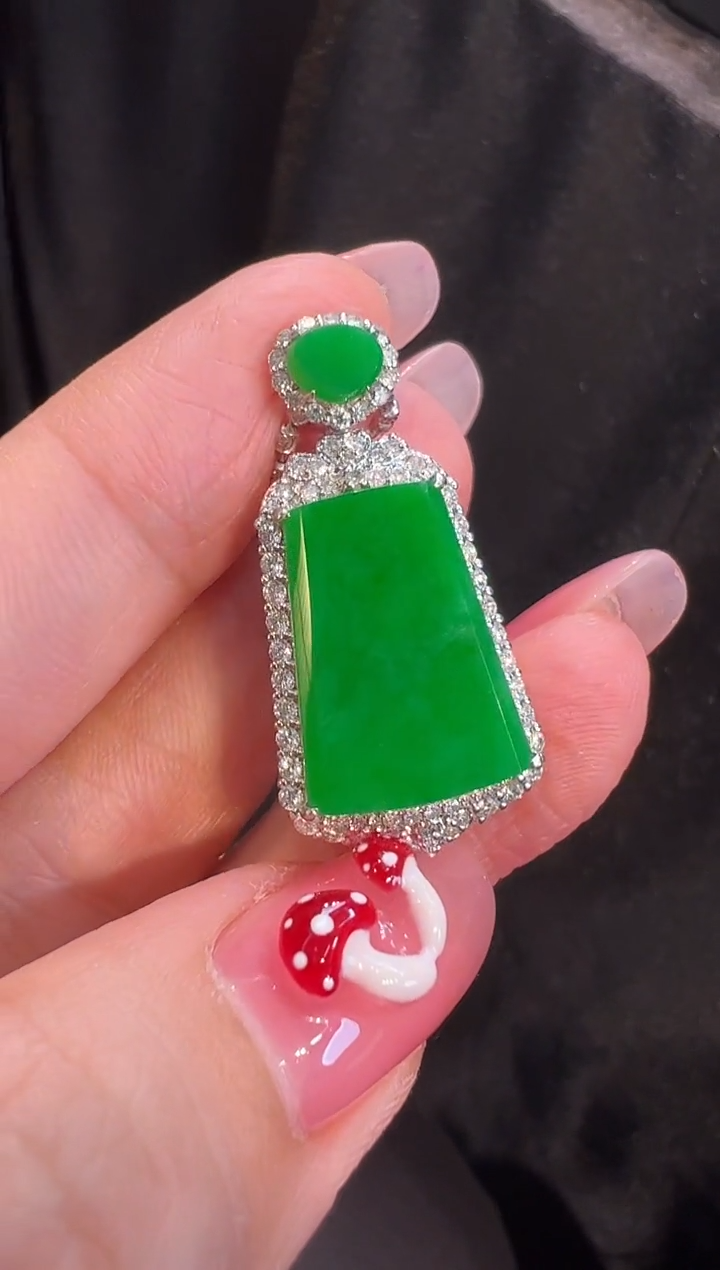 【闪购商品】翡翠颈饰18K金镶嵌吊坠