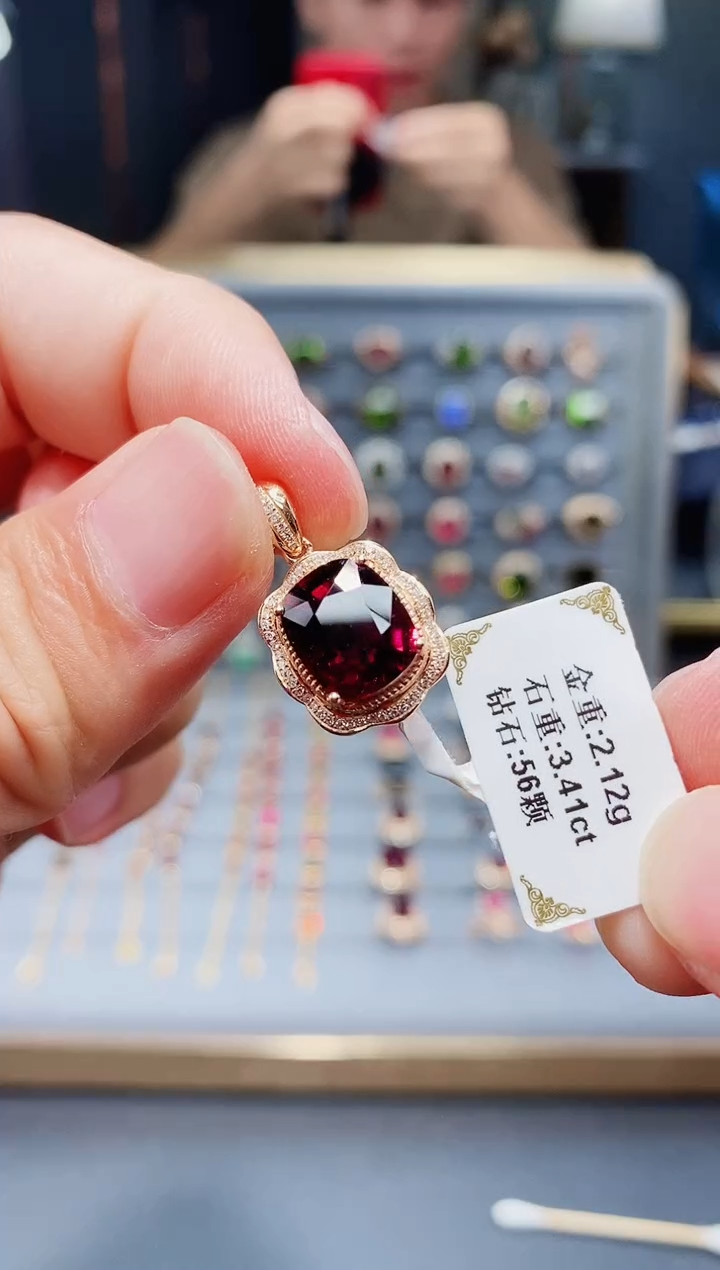 颈饰18K金镶嵌碧玺3.41.