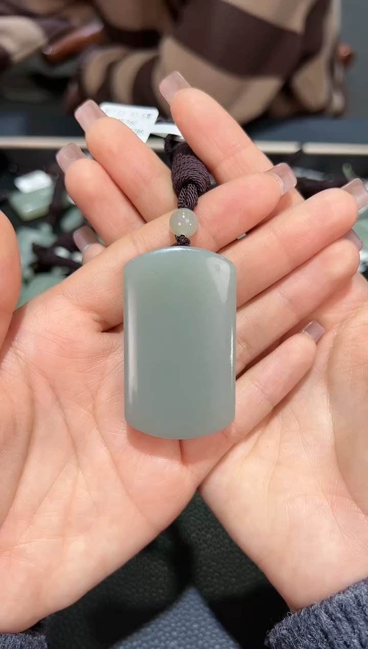 【闪购商品】和田玉吊坠(赠链)未镶嵌奇妙能力青白玉无事牌