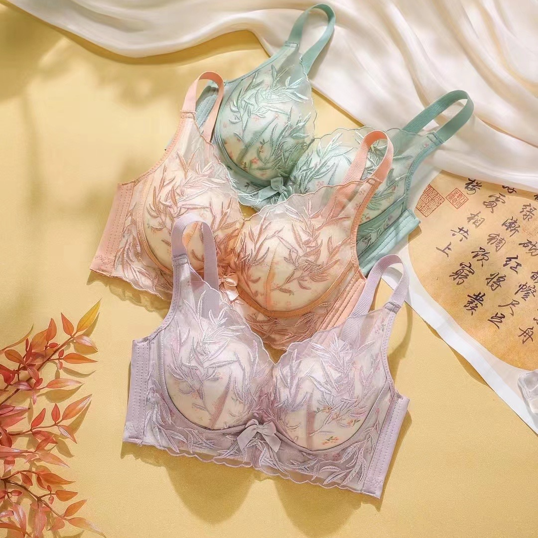 小胸聚拢收副乳上托防下垂无钢圈调整型文胸套装