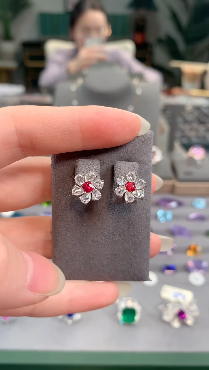 【闪购商品】尖晶石耳钉18K金镶嵌尖晶石