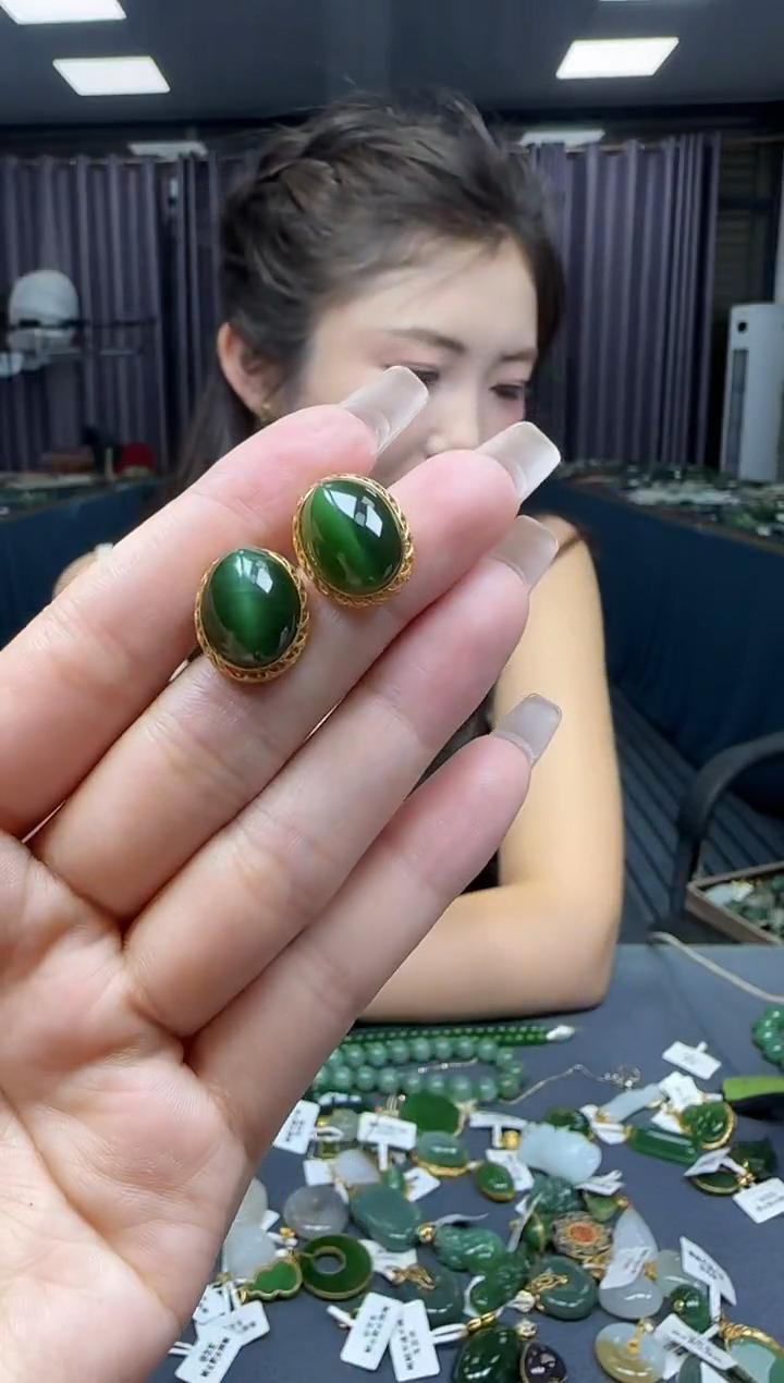 和田玉18K金镶嵌耳饰1