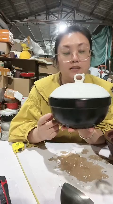 陶03瑕疵黑色砂锅碗白盖