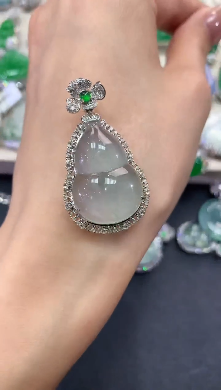 【闪购商品】翡翠吊坠(不含链)18K金镶嵌q69         