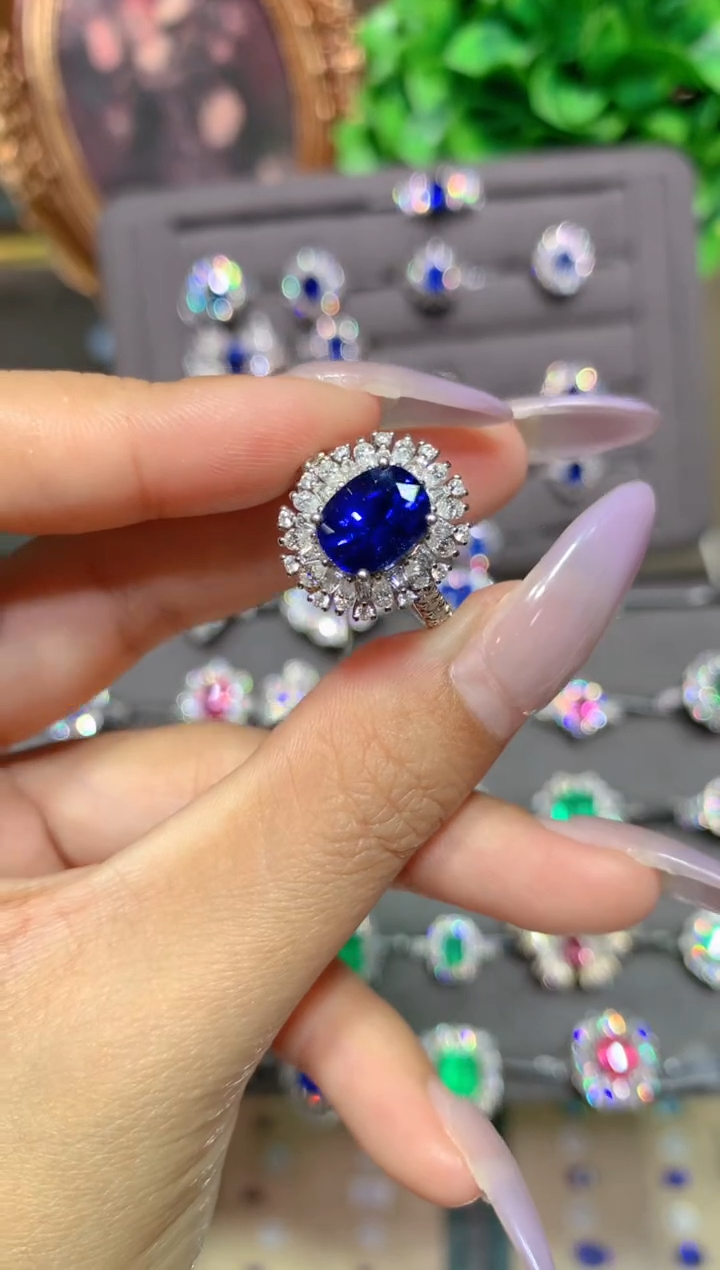 蓝宝石戒指18K金镶嵌2.39CT