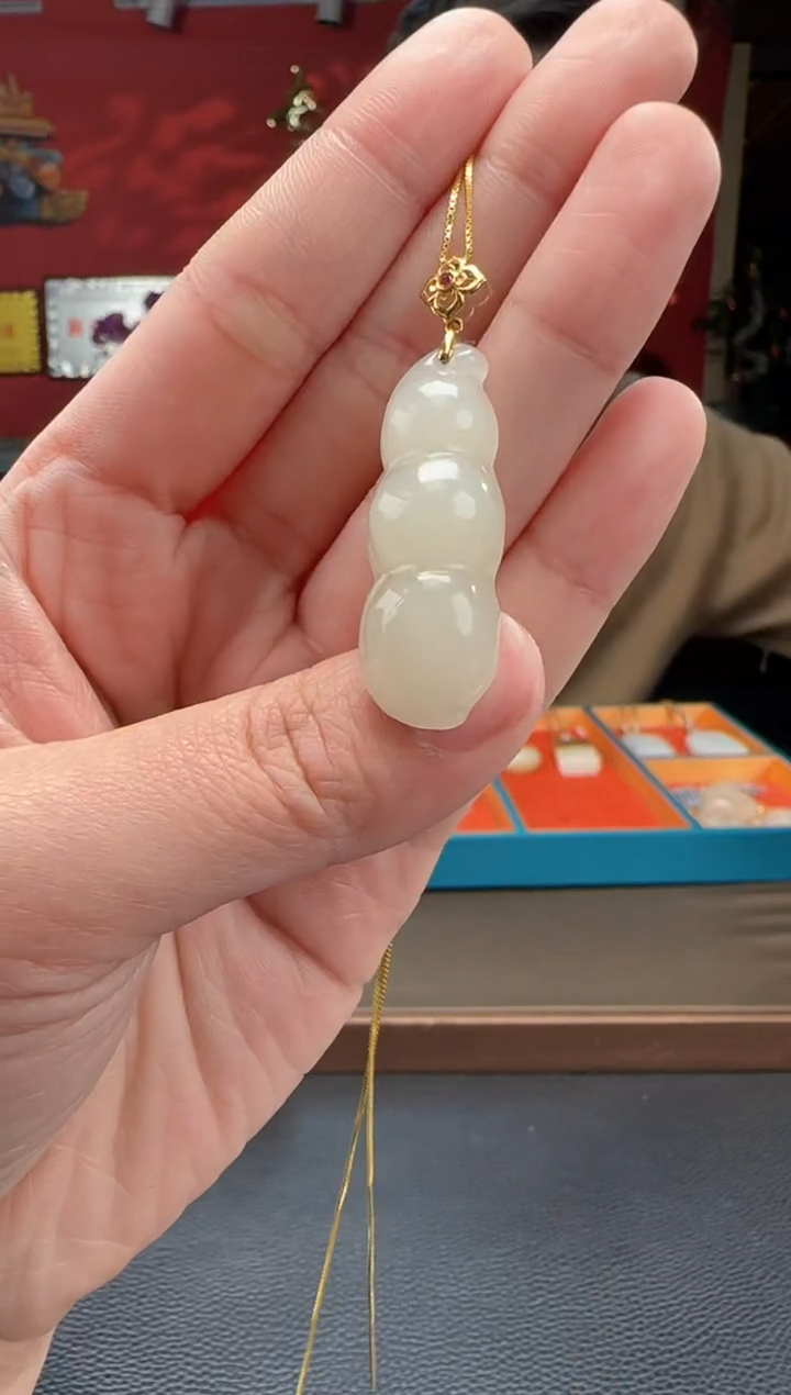 【闪购商品】和田玉颈饰18K金镶嵌白玉福豆