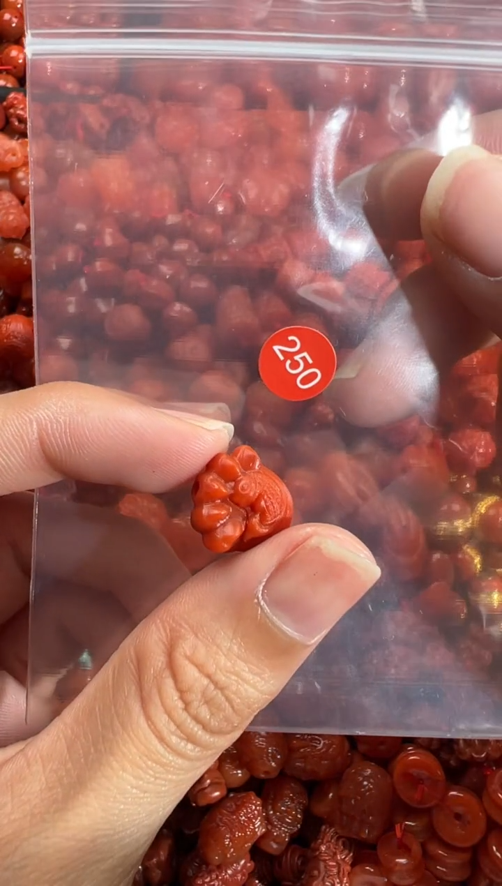 南红玛瑙未镶嵌颈饰1