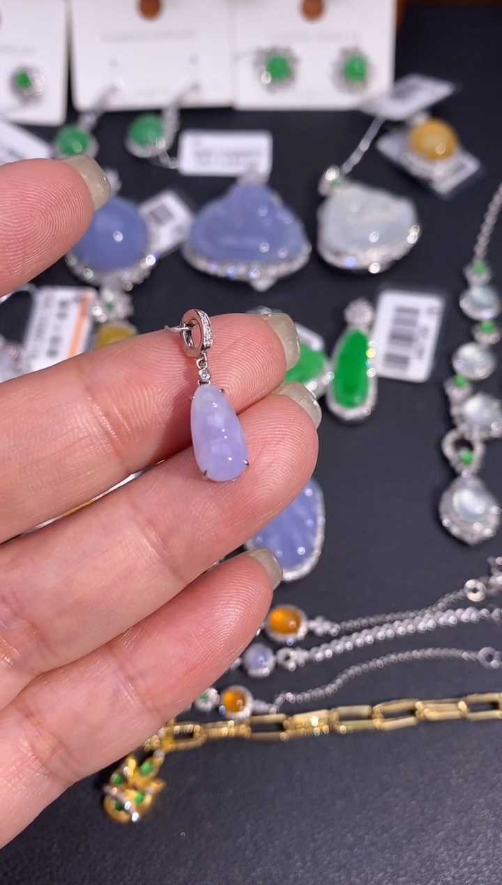 【闪购商品】翡翠颈饰18K金镶嵌吊坠