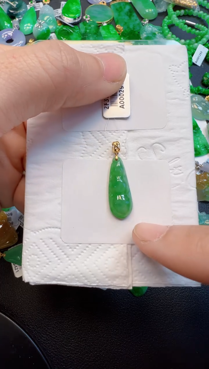 【闪购商品】翡翠吊坠(不含链)18K金镶嵌380