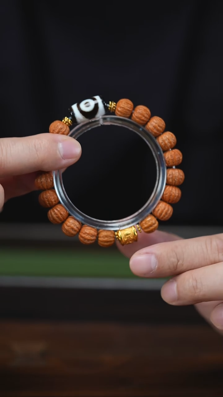 手串猴头核桃虎哥福利 唐八棱手串配熊猫三眼主珠