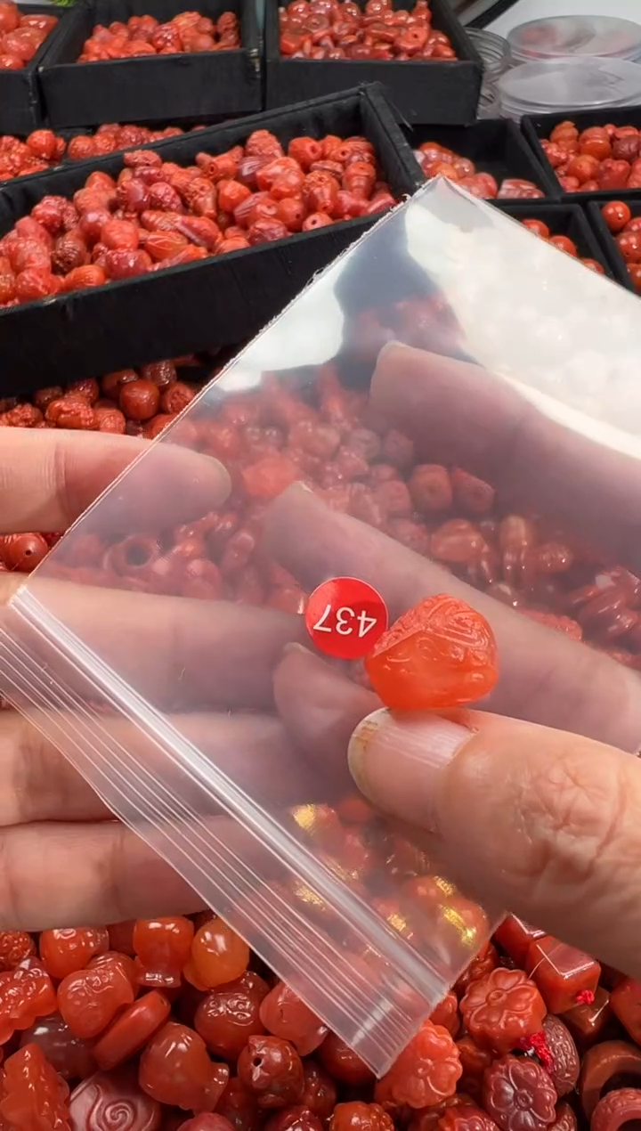 南红玛瑙未镶嵌颈饰1