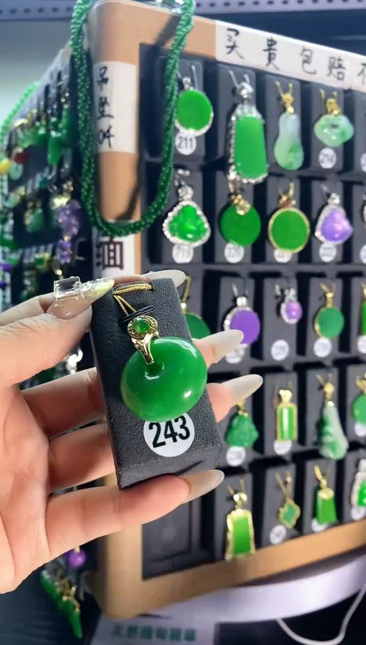 【闪购商品】翡翠耳饰银S925镶嵌243...