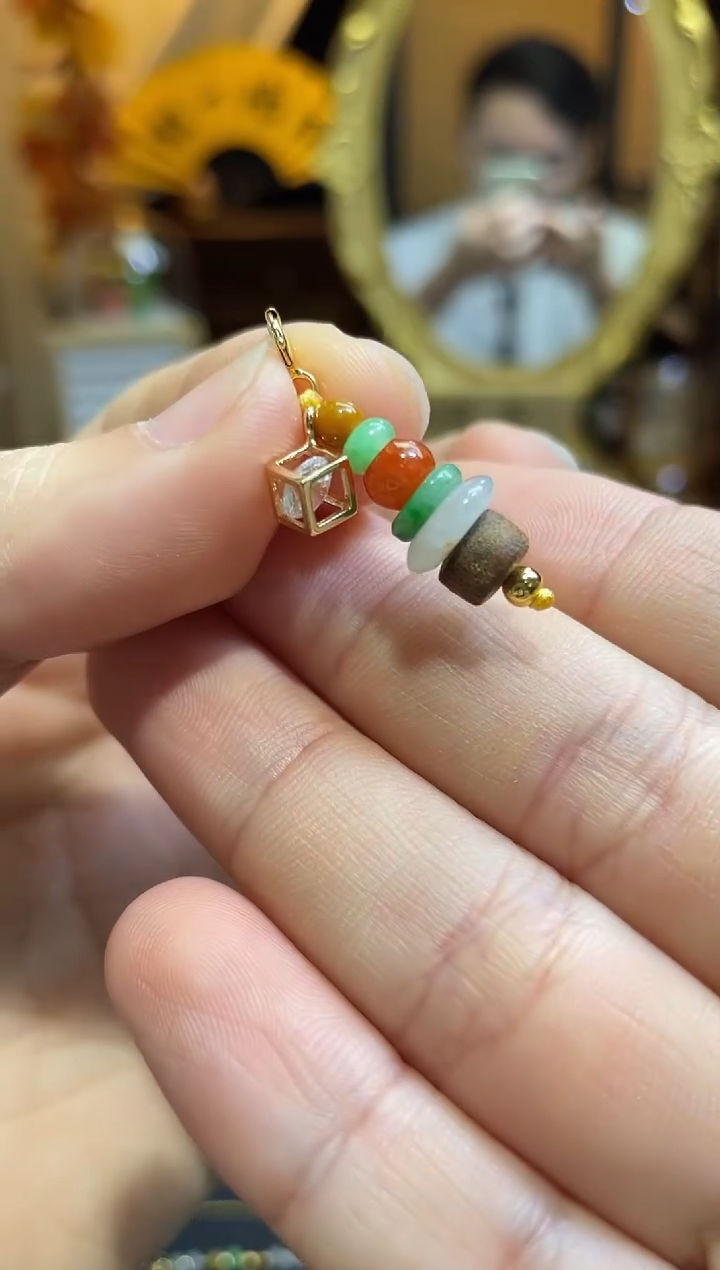 颈饰未镶嵌翡翠百元以下不出证 