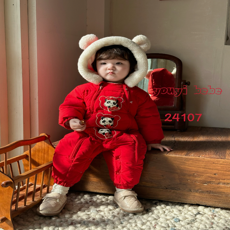 婴儿宝宝卡通三只熊猫百天周岁年服白鸭绒羽绒服4107