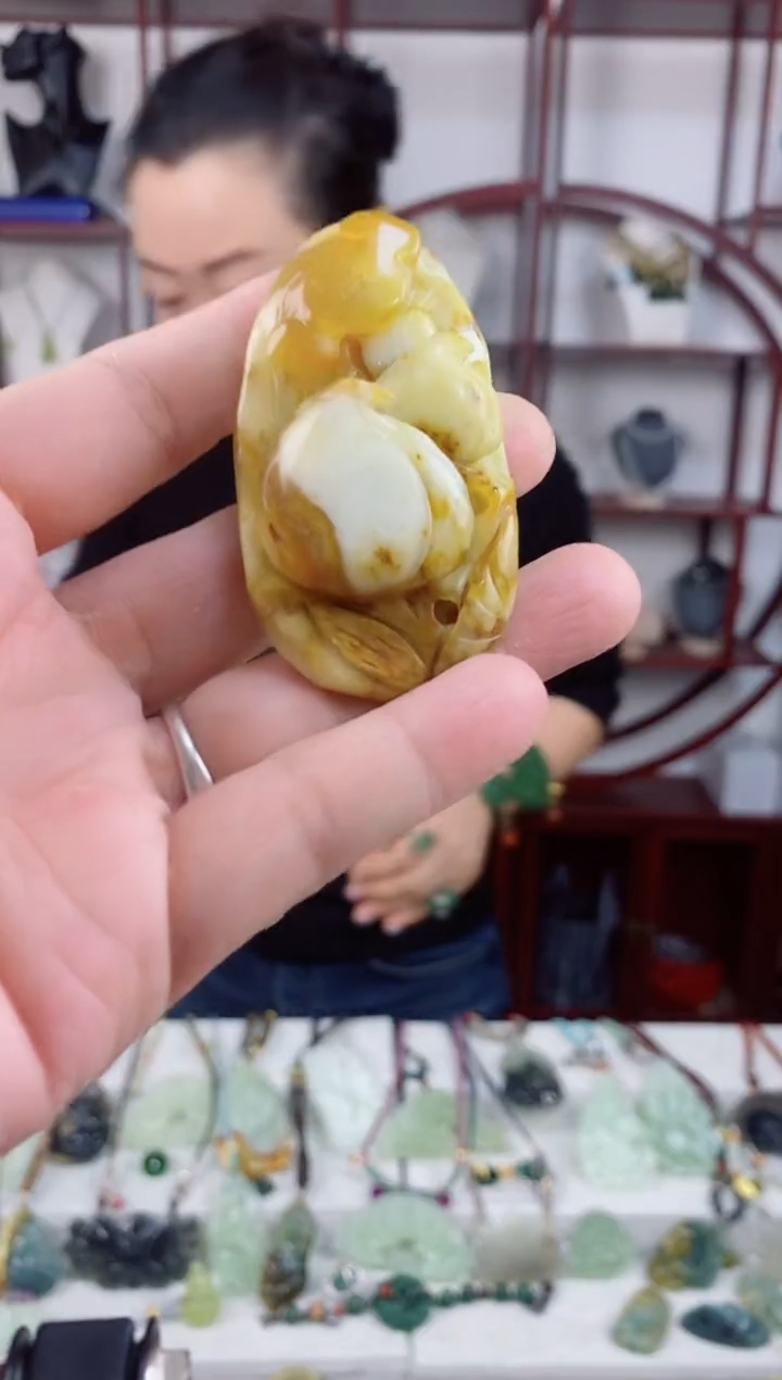 未镶嵌岫玉颈饰1