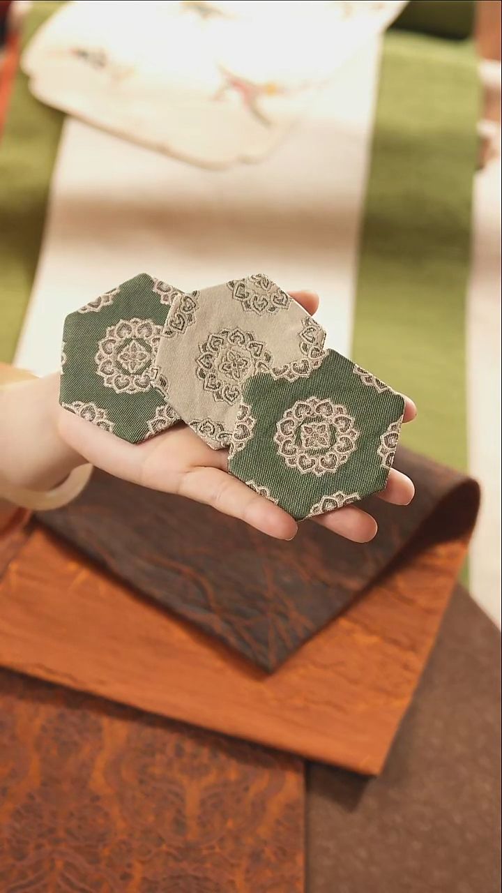 杯垫3片···········