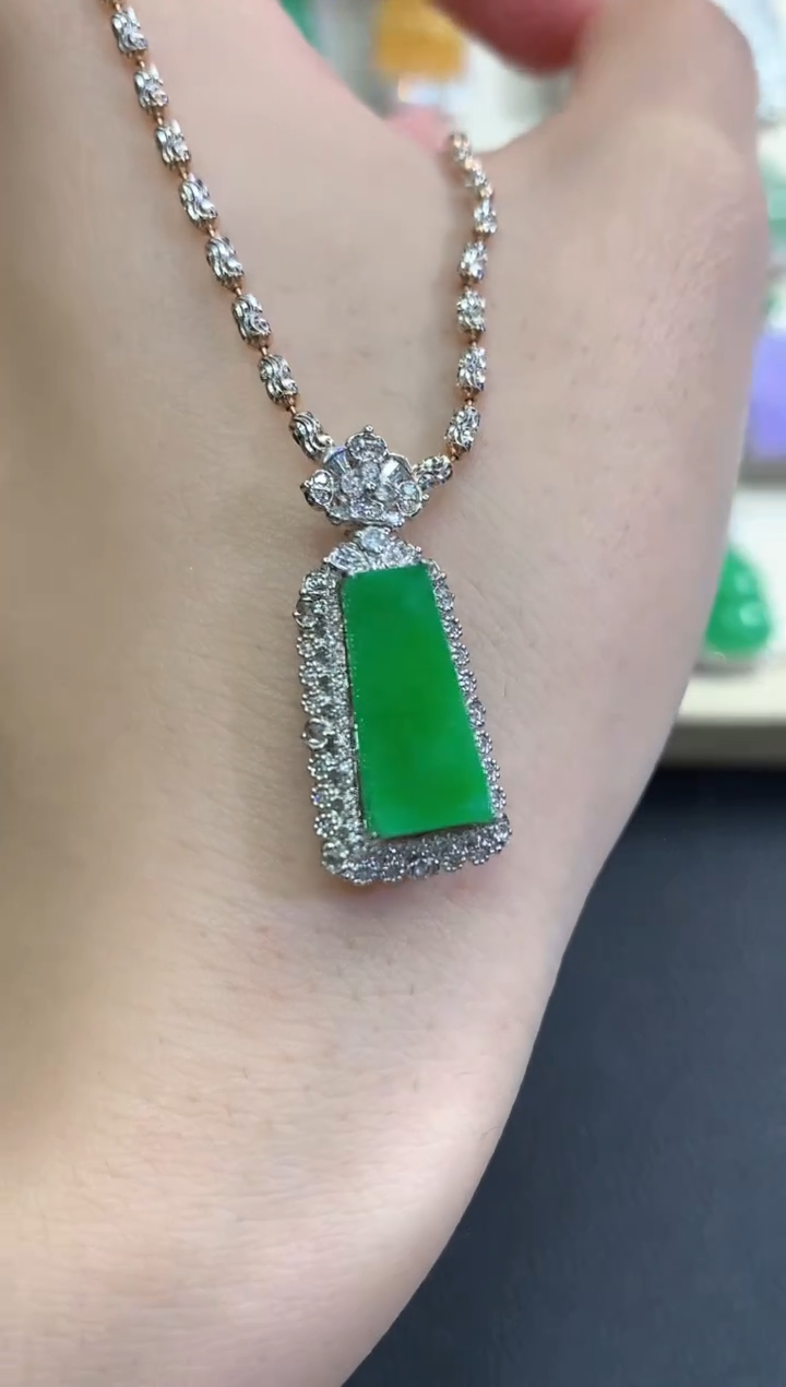 吊坠(不含链)18K金镶嵌翡翠秋日珠宝Q91