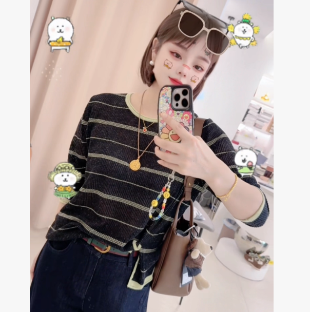 秋款圆领撞色条纹下摆纽扣针织长袖上衣