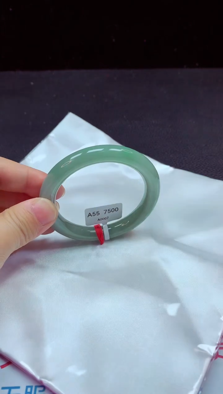 【闪购商品】翡翠手镯未镶嵌镯子55+