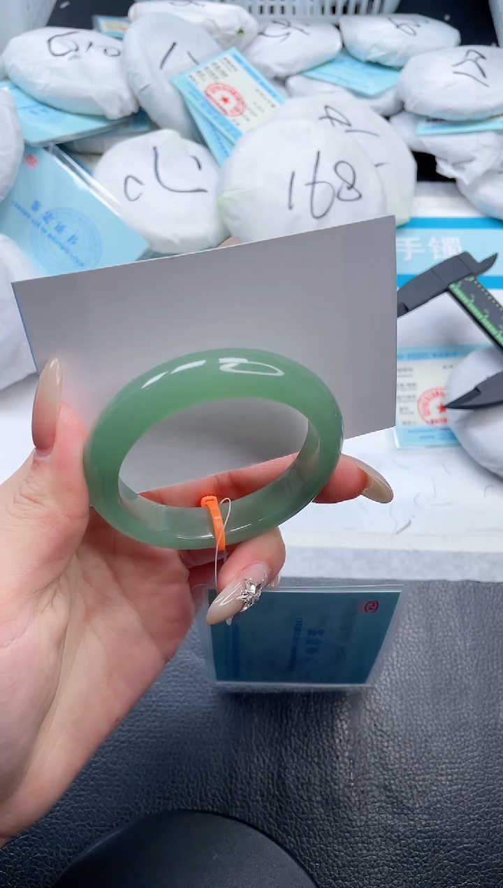 【闪购商品】石英质玉手镯未镶嵌9V220-50