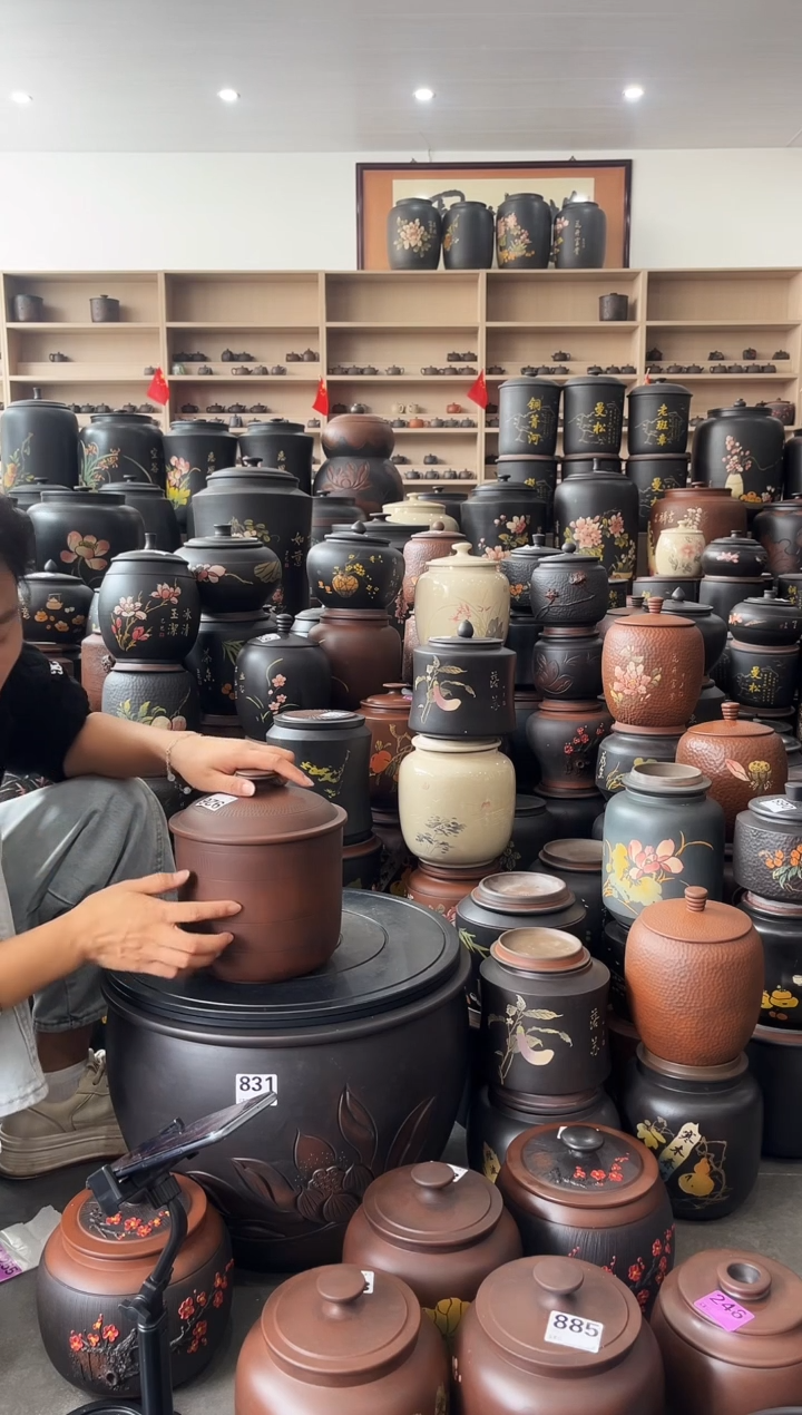 罐瑕疵茶叶罐   古铜色小五饼拱盖  926