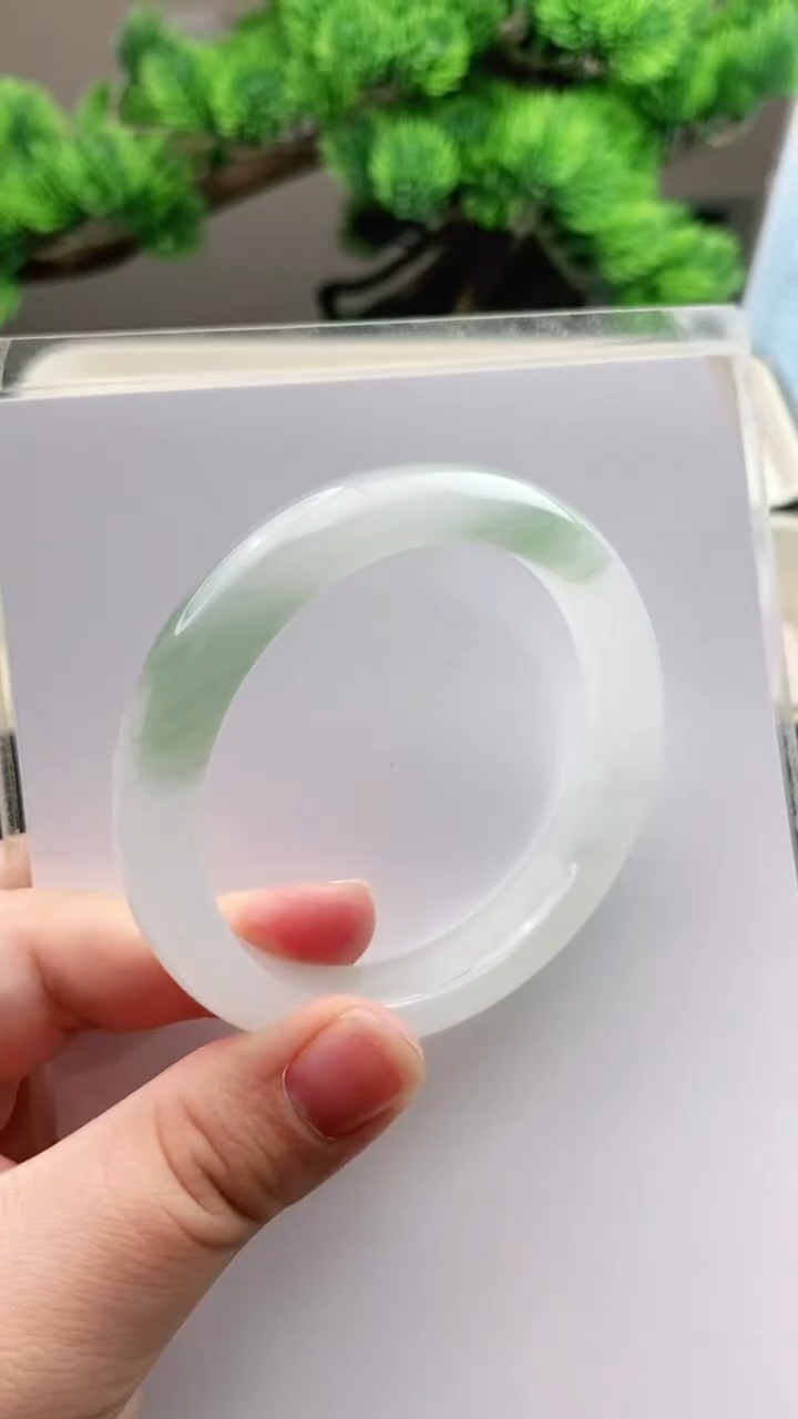 【闪购商品】石英质玉手镯未镶嵌56