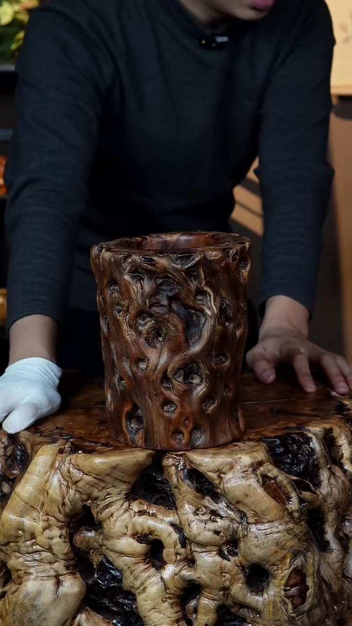 枣木百年鸡心枣木笔筒（高20）