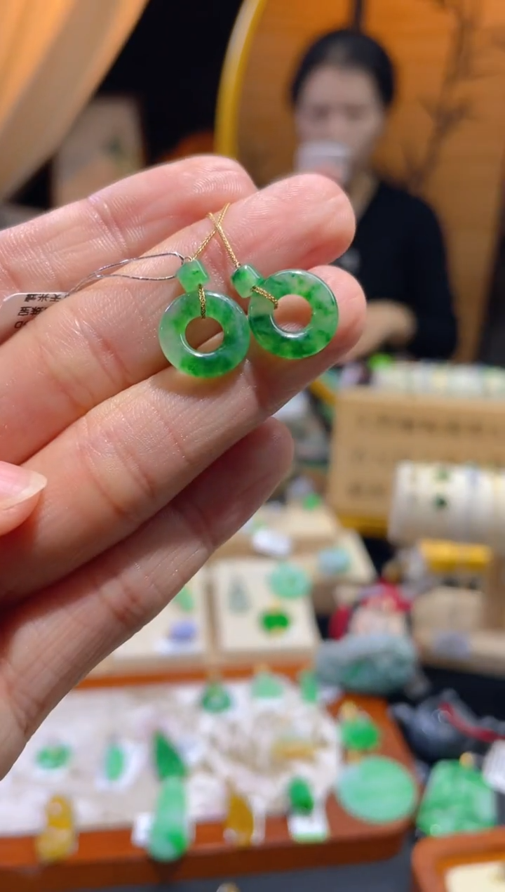 【闪购商品】翡翠颈饰18K金镶嵌假一赔三