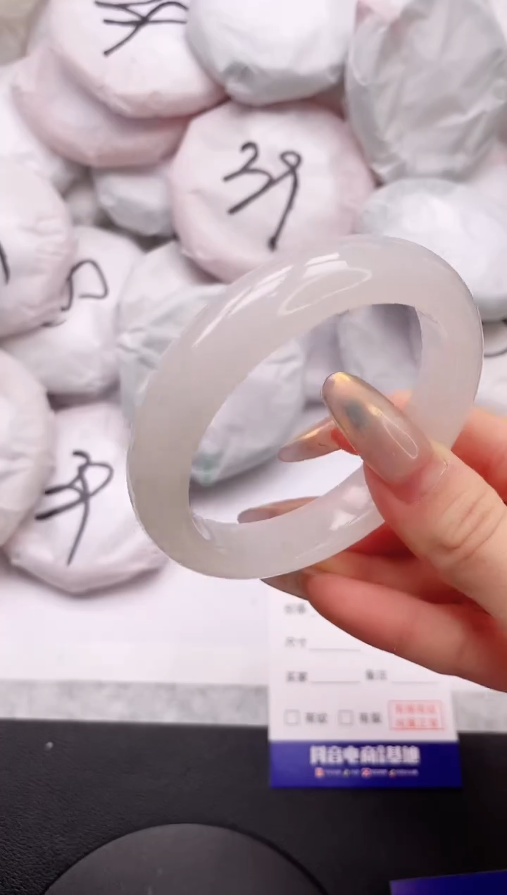 【闪购商品】石英质玉手镯未镶嵌16K22-57